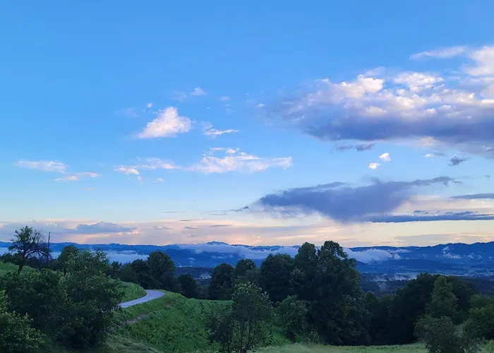 بيت للعطل Glamping Na Vrhu *